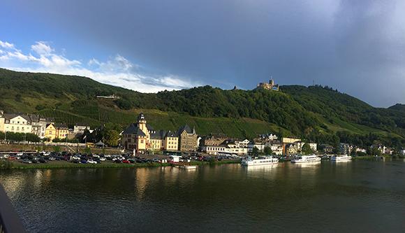 Weinberge, antike Stätten und Fachwerkidyll